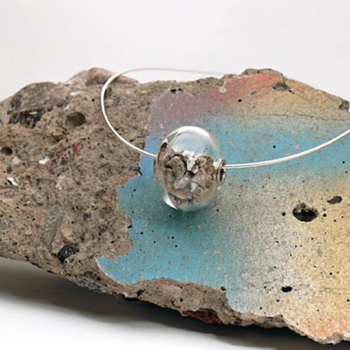 Kettenanhänger Berliner Mauerperle